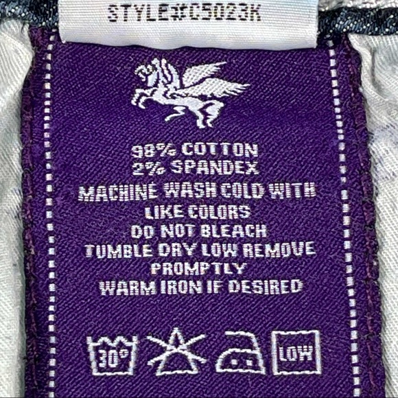 Vigoss size 3 Capri jeans, rolled cuffs, medium wash, some distressing EUC - Picture 13 of 14